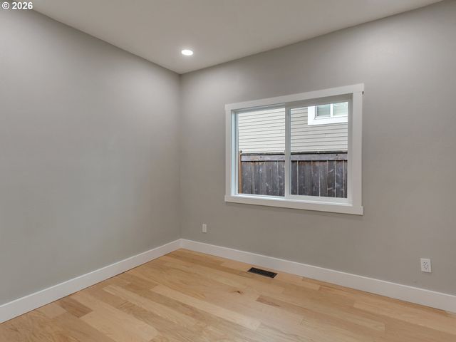 7224 Sw 3RD Ave, Portland, OR 97219