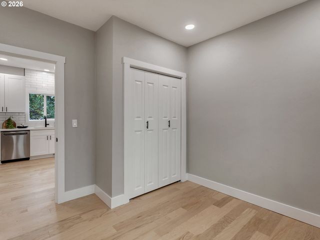 7224 Sw 3RD Ave, Portland, OR 97219