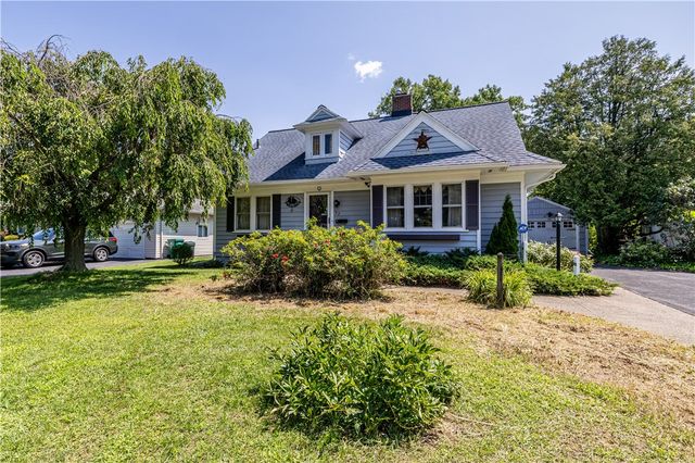 32 Timpat Drive, Gates, NY 14624