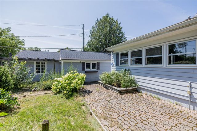32 Timpat Drive, Gates, NY 14624