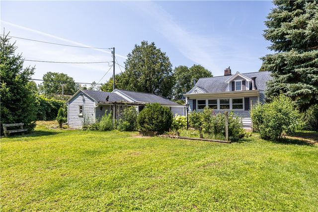 32 Timpat Drive, Gates, NY 14624