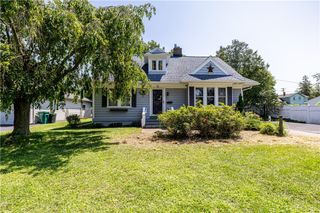 32 Timpat Drive, Gates, NY 14624