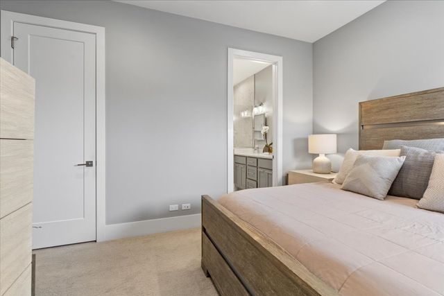 2438 N Western Avenue 3, Chicago, IL 60647