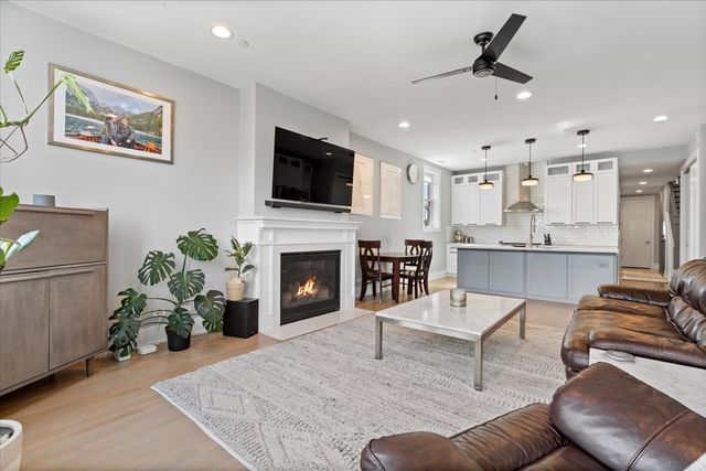 2438 N Western Avenue 3, Chicago, IL 60647