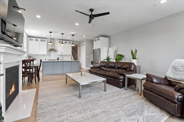 2438 N Western Avenue 3, Chicago, IL 60647