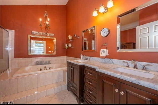 66 Briar Ct, Hardyston Twp., NJ 07419