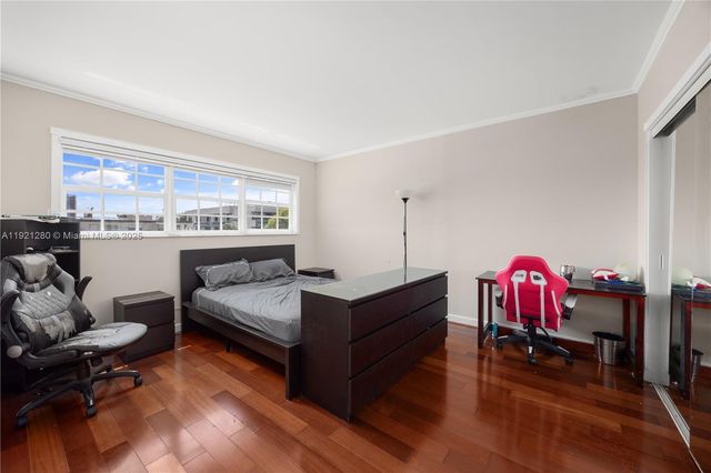 462 Golden Isles Dr 305, Hallandale Beach, FL 33009