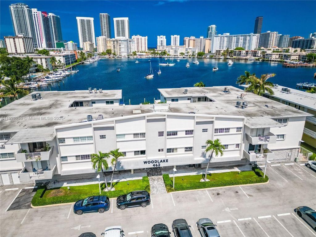 462 Golden Isles Dr 305, Hallandale Beach, FL 33009