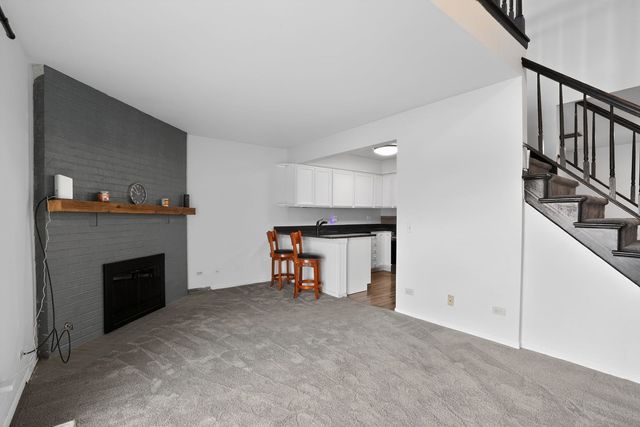 1336 QUEENSGREEN Circle 1336, Naperville, IL 60563