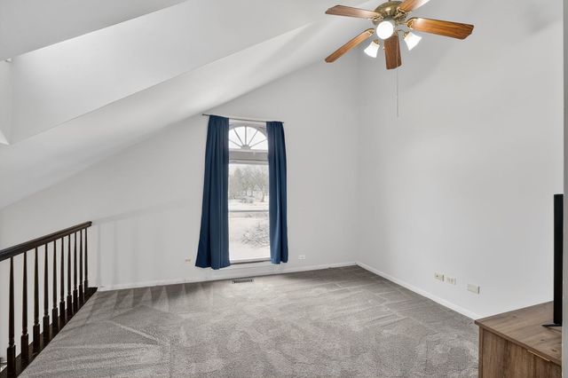 1336 QUEENSGREEN Circle 1336, Naperville, IL 60563