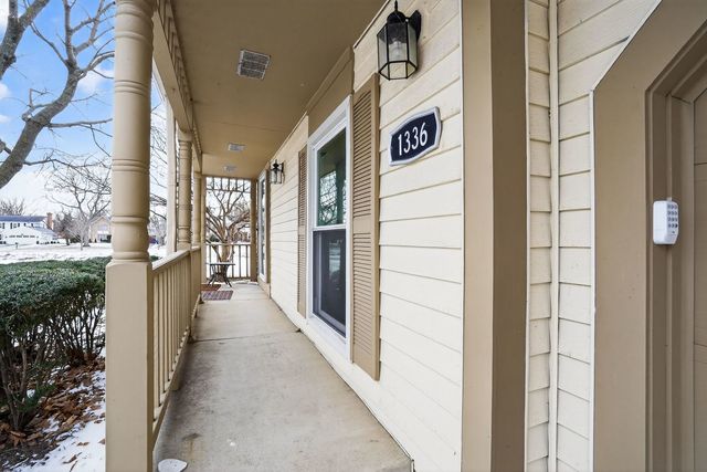 1336 QUEENSGREEN Circle 1336, Naperville, IL 60563