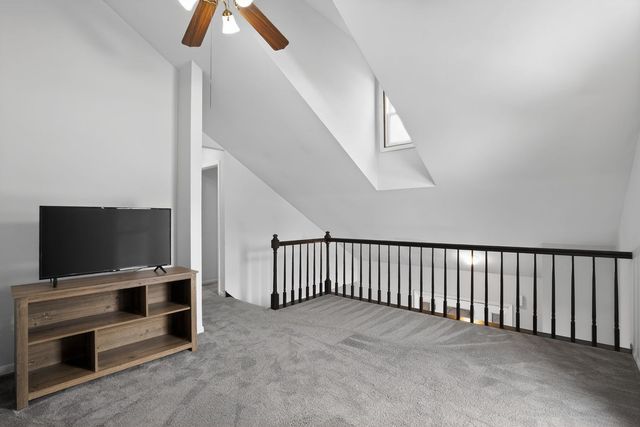 1336 QUEENSGREEN Circle 1336, Naperville, IL 60563