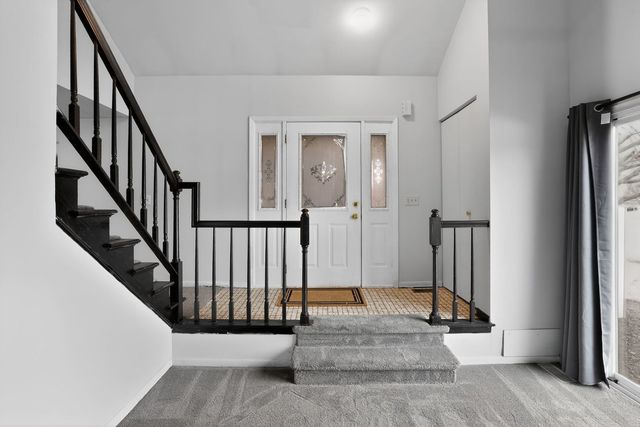 1336 QUEENSGREEN Circle 1336, Naperville, IL 60563