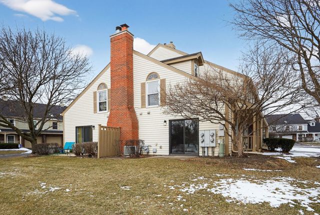 1336 QUEENSGREEN Circle 1336, Naperville, IL 60563