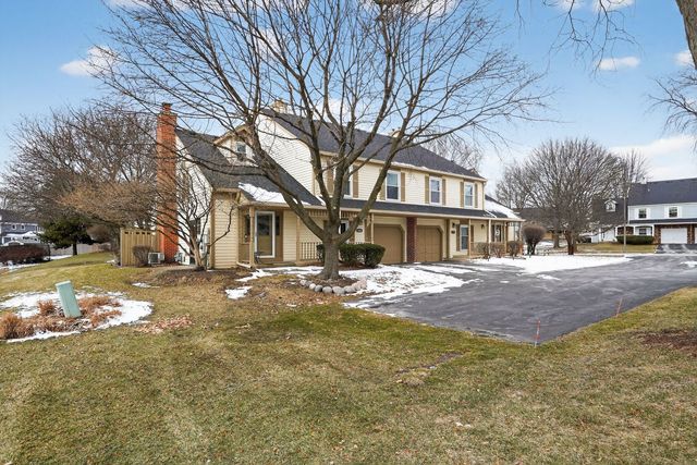 1336 QUEENSGREEN Circle 1336, Naperville, IL 60563