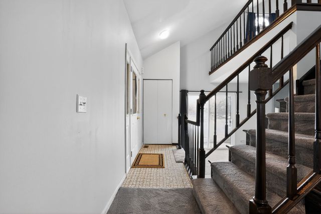 1336 QUEENSGREEN Circle 1336, Naperville, IL 60563