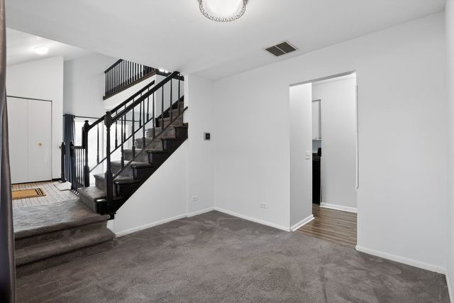 1336 QUEENSGREEN Circle 1336, Naperville, IL 60563