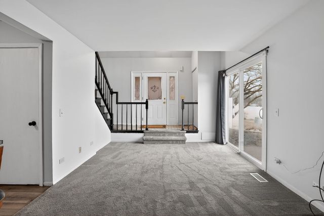 1336 QUEENSGREEN Circle 1336, Naperville, IL 60563