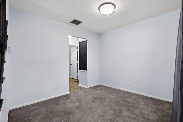 1336 QUEENSGREEN Circle 1336, Naperville, IL 60563