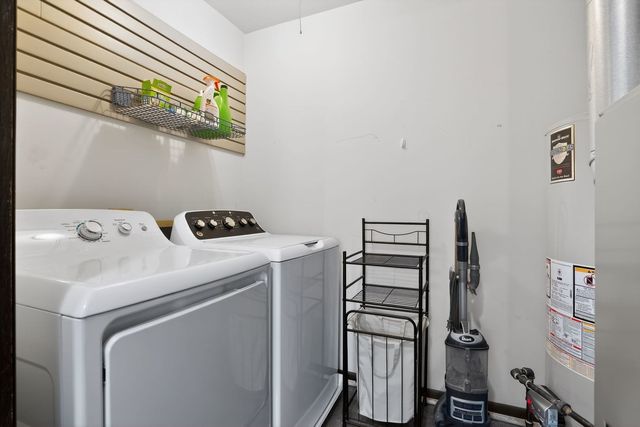 1336 QUEENSGREEN Circle 1336, Naperville, IL 60563