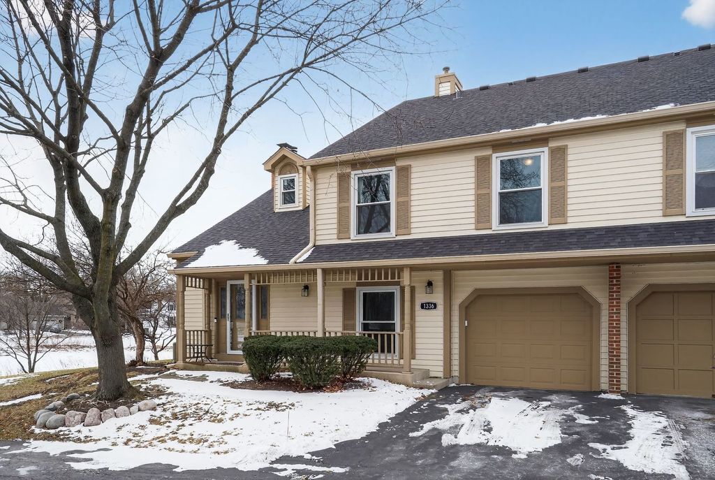 1336 QUEENSGREEN Circle 1336, Naperville, IL 60563