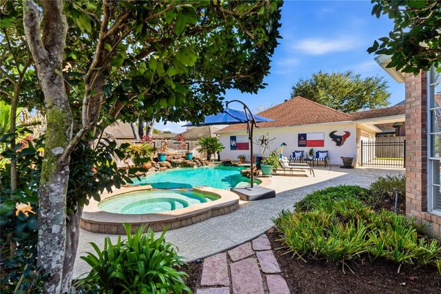 7910 Fall River Court, Sugar Land, TX 77479