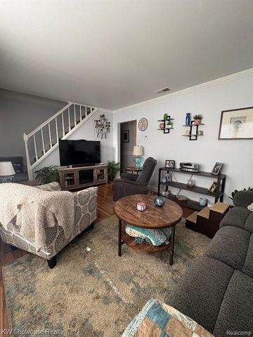 1030 Larson Court, Rochester Hills, MI 48307