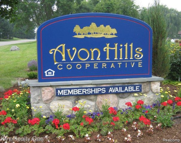 1030 Larson Court, Rochester Hills, MI 48307