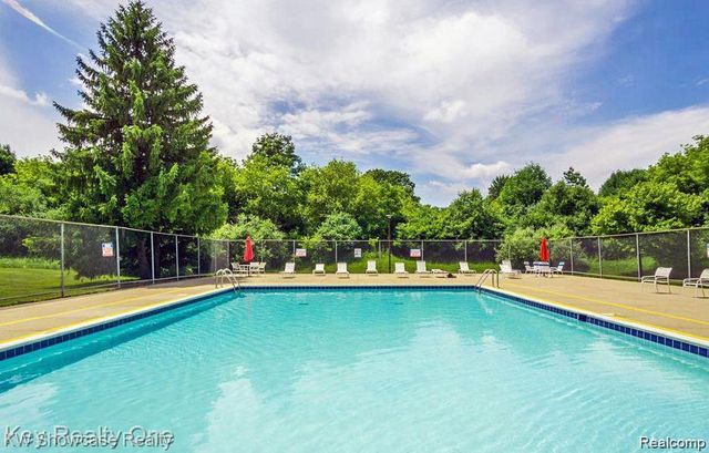 1030 Larson Court, Rochester Hills, MI 48307