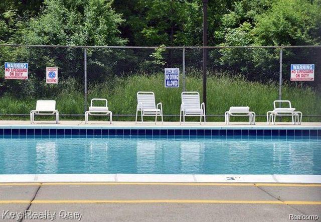 1030 Larson Court, Rochester Hills, MI 48307