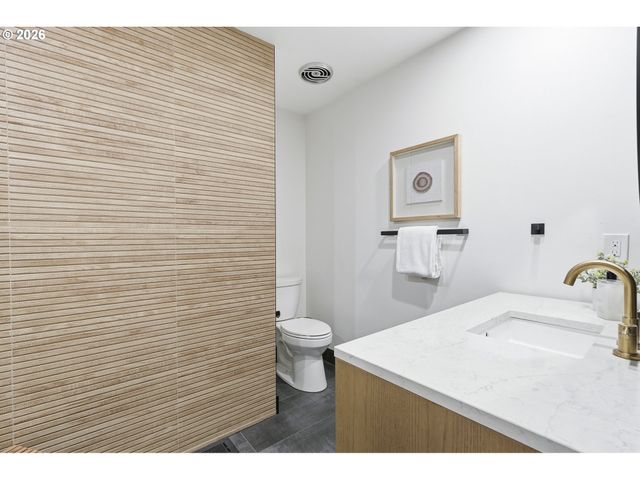 4595 Nw MALHUER Ave, Portland, OR 97229