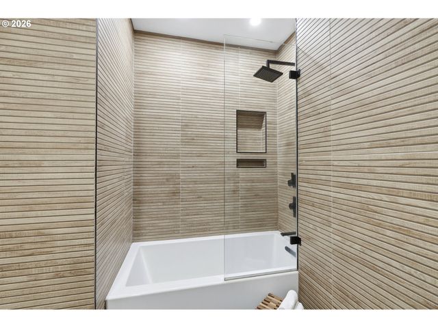 4595 Nw MALHUER Ave, Portland, OR 97229
