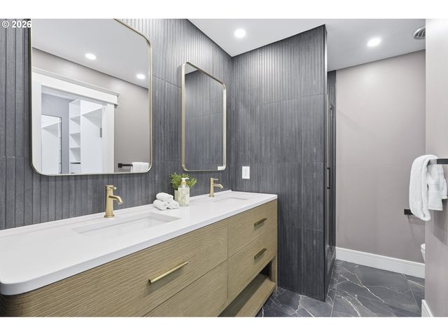 4595 Nw MALHUER Ave, Portland, OR 97229