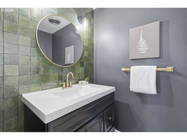 4595 Nw MALHUER Ave, Portland, OR 97229