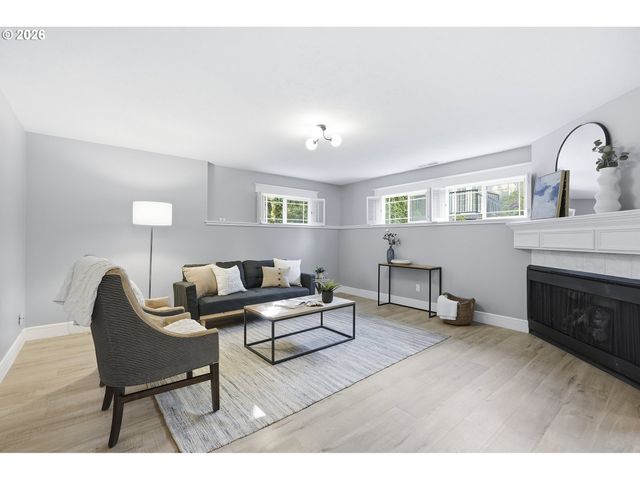 4595 Nw MALHUER Ave, Portland, OR 97229