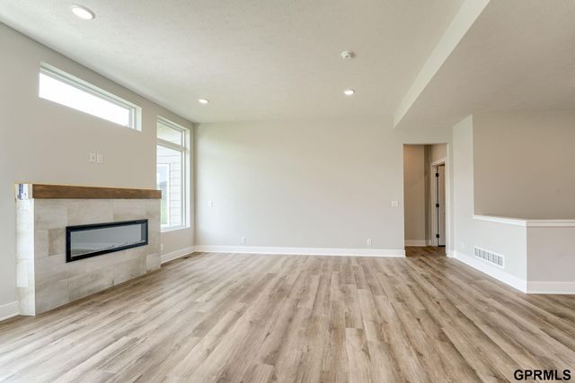 20605 Woodridge Drive, Gretna, NE 68028