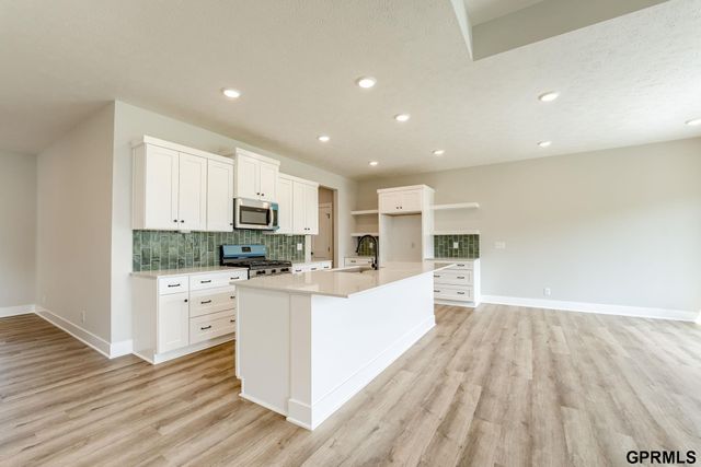 20605 Woodridge Drive, Gretna, NE 68028