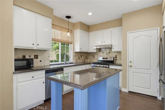 28148 Cabrillo Lane, Valencia, CA 91354