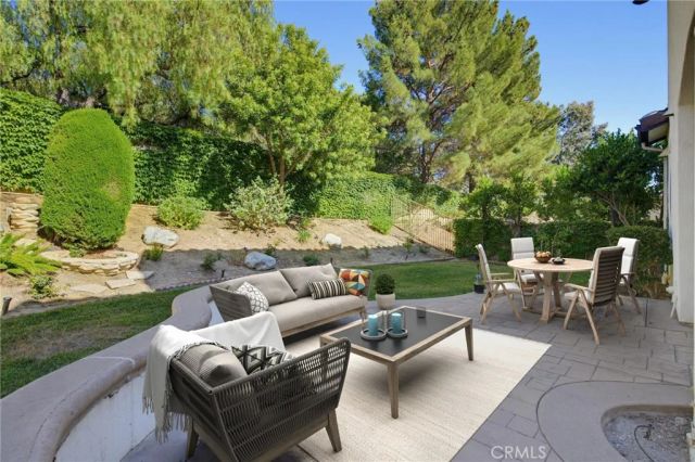 28148 Cabrillo Lane, Valencia, CA 91354