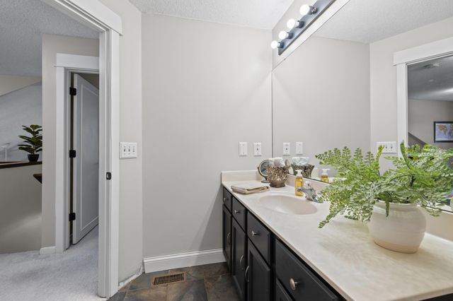 468 Heartland Court, Chanhassen, MN 55317