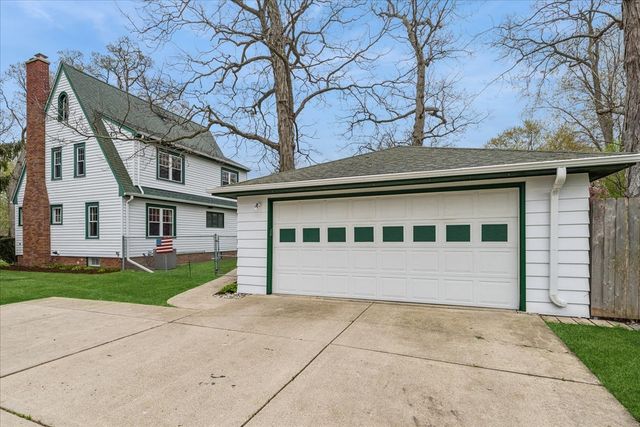 802 Kirkwood Avenue, Winthrop Harbor, IL 60096