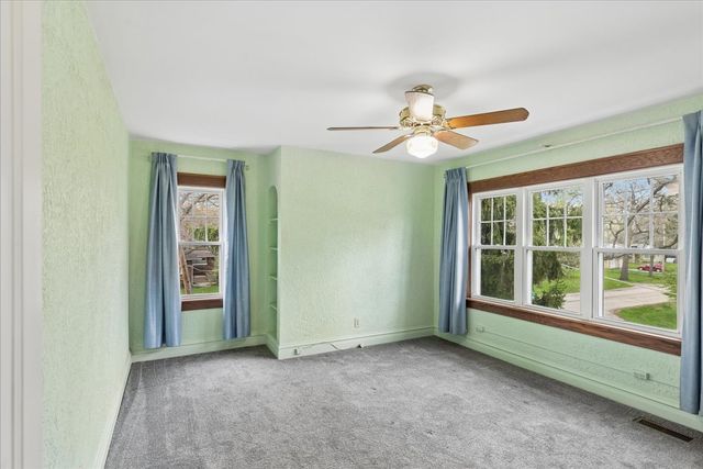 802 Kirkwood Avenue, Winthrop Harbor, IL 60096