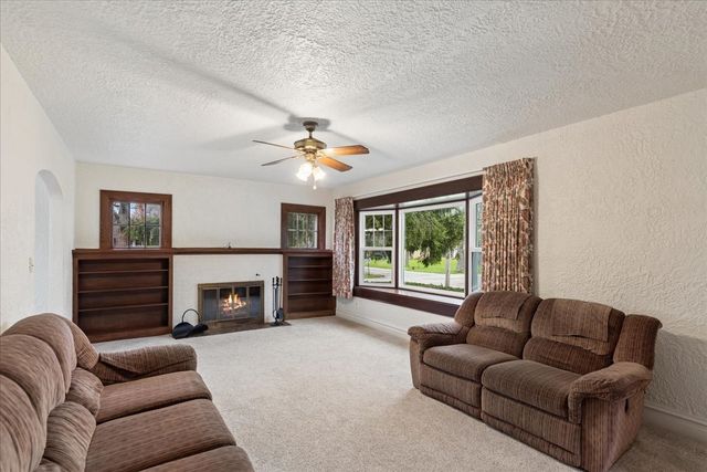 802 Kirkwood Avenue, Winthrop Harbor, IL 60096