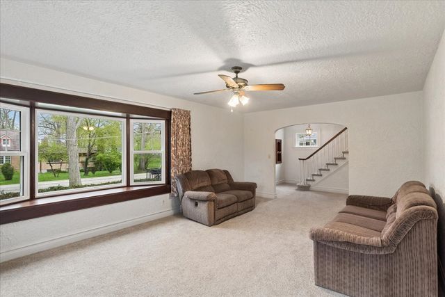 802 Kirkwood Avenue, Winthrop Harbor, IL 60096