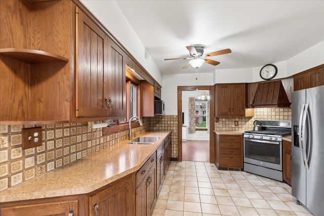 802 Kirkwood Avenue, Winthrop Harbor, IL 60096