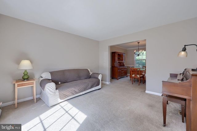 2021 ASLAN DR, York, PA 17404