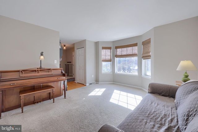 2021 ASLAN DR, York, PA 17404