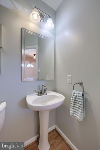 2021 ASLAN DR, York, PA 17404