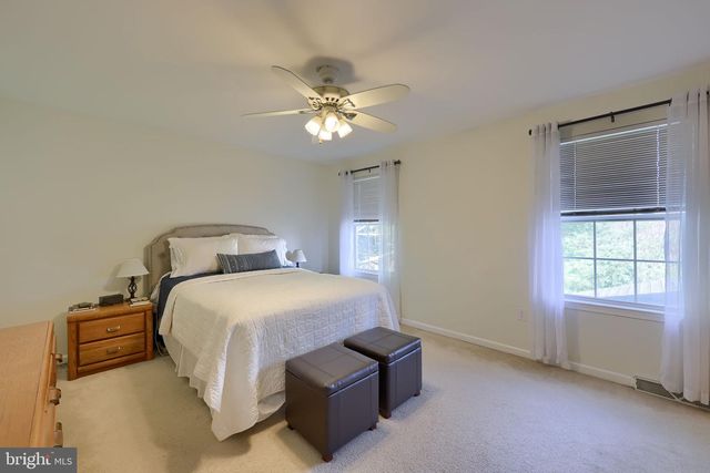 2021 ASLAN DR, York, PA 17404