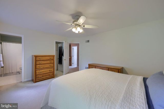 2021 ASLAN DR, York, PA 17404